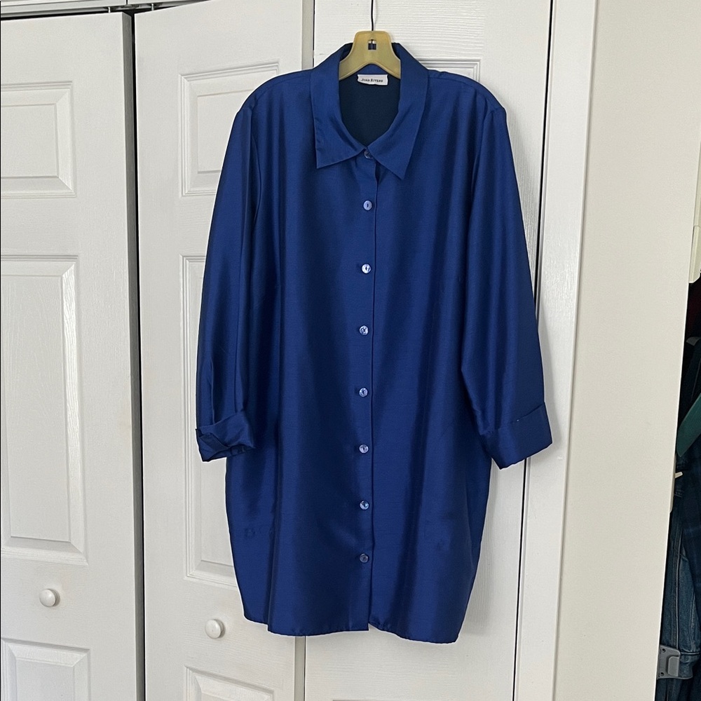 Joan Rivers silk-like blue blouse/jacket. 3/4 sleeves,side slits & pockets.